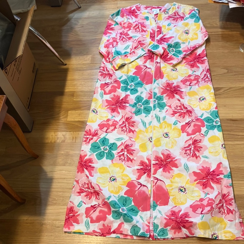 Vintage ? Floral colorful spring summer zippered quality nightgown robe